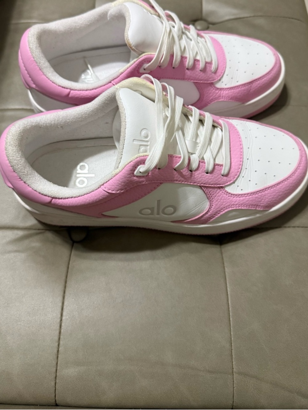 ALO Yoga Womens White and Pink Low-Top Sneakers
